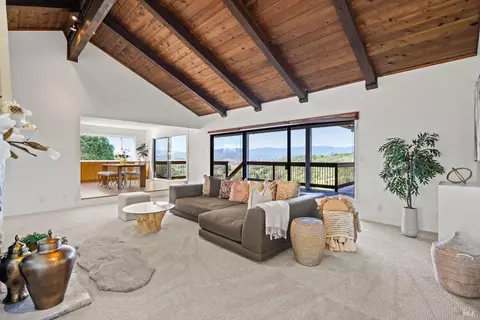28 Green Point Ln, Novato, CA 94945