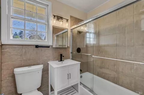 Bath - 122 Calhoun St, Vallejo, CA 94590 photo 1 of 1