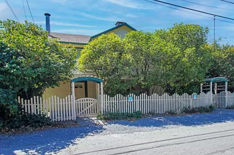 17688 Orchard Ave, Guerneville, CA 95446
