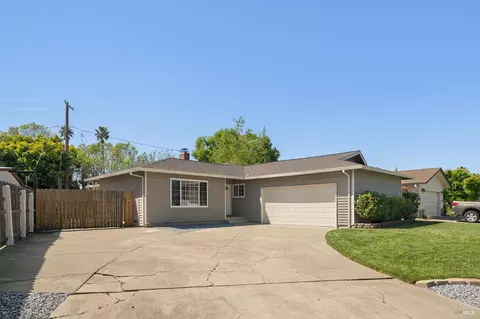 Exterior - 290 S 8th St, Dixon, CA 95620 photo 2 of 7