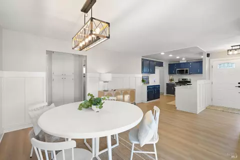 Dining - 290 S 8th St, Dixon, CA 95620 photo 3 of 3