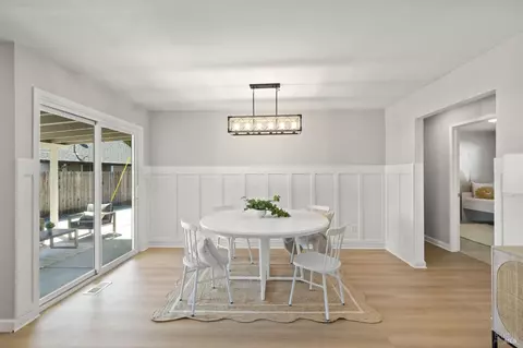 Dining - 290 S 8th St, Dixon, CA 95620 photo 1 of 3