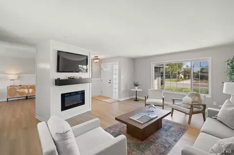 Living - 290 S 8th St, Dixon, CA 95620 photo 4 of 4