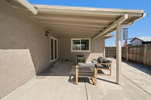 Exterior - 290 S 8th St, Dixon, CA 95620 photo 5 of 7