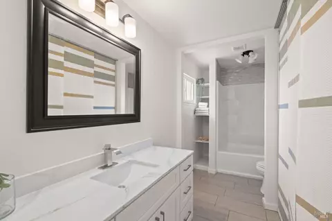 Bath - 290 S 8th St, Dixon, CA 95620 photo 3 of 4