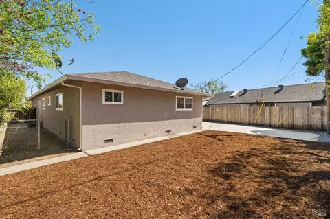 Exterior - 290 S 8th St, Dixon, CA 95620 photo 4 of 7