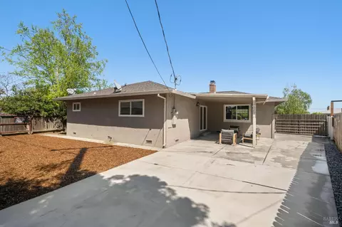 Exterior - 290 S 8th St, Dixon, CA 95620 photo 3 of 7