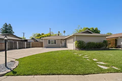 290 S 8th St, Dixon, CA 95620