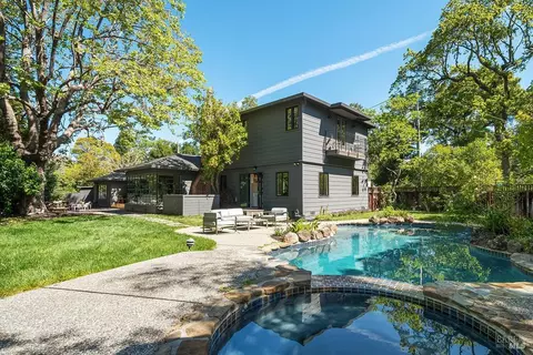 2 Shanley Ln, Ross, CA 94957