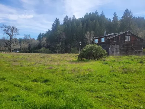 10681 Hearst Rd, Willits, CA 95490 photo 4