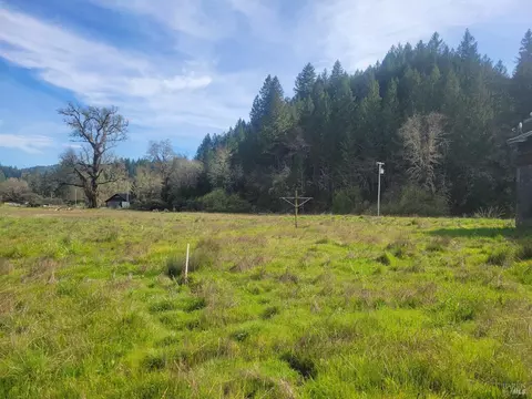 10681 Hearst Rd, Willits, CA 95490 photo 3