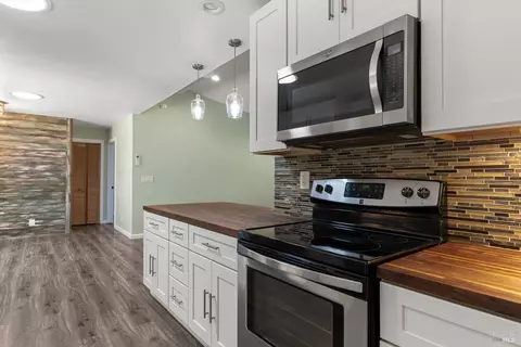 Kitchen - 46250 Iversen Dr, Gualala, CA 95445 photo 5 of 6