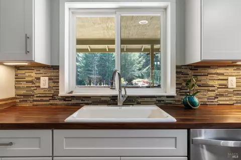 Kitchen - 46250 Iversen Dr, Gualala, CA 95445 photo 4 of 6