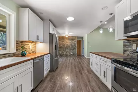 Kitchen - 46250 Iversen Dr, Gualala, CA 95445 photo 6 of 6
