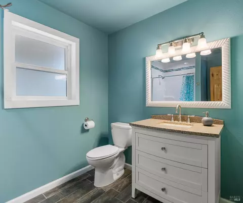 Bath - 46250 Iversen Dr, Gualala, CA 95445 photo 2 of 3