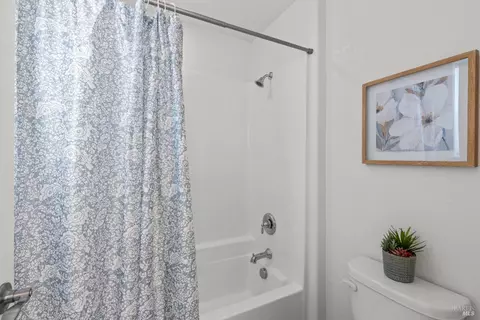 Bath - 230 Heritage Ln, Dixon, CA 95620 photo 6 of 6