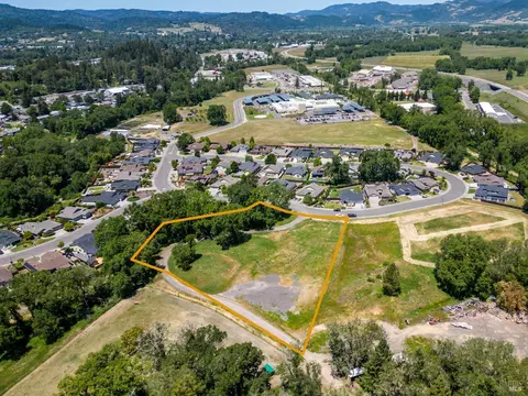 450 Grove St, Willits, CA 95490 photo 2