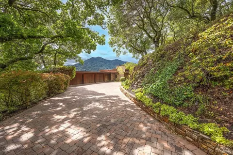 99 Rock Rd, Kentfield, CA 94904