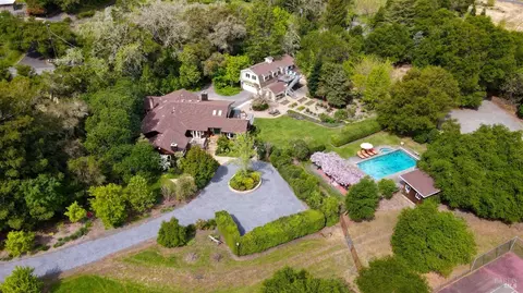 2560 W Dry Creek Rd, Healdsburg, CA 95448