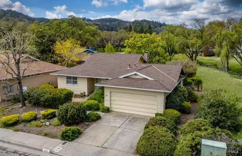 8809 Oakmont Dr, Santa Rosa, CA 95409