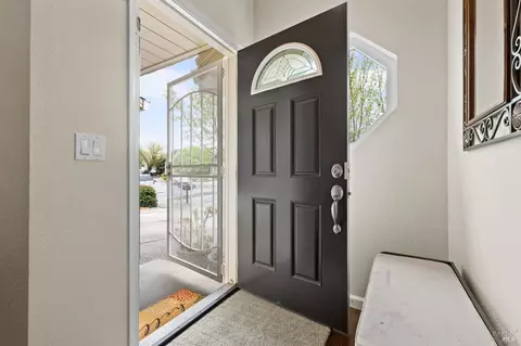 114 Melva Ct, Windsor, CA 95492