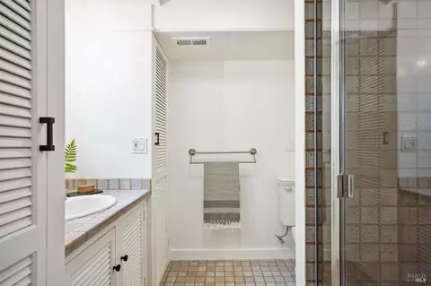 Bath - 95 Eldridge Ave, Mill Valley, CA 94941 photo 6 of 6