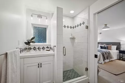 Bath - 95 Eldridge Ave, Mill Valley, CA 94941 photo 5 of 6