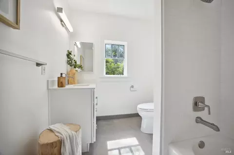 Bath - 95 Eldridge Ave, Mill Valley, CA 94941 photo 4 of 6