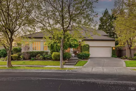 1813 Sleepy Hollow Ln, Petaluma, CA 94954