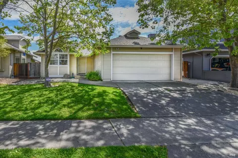855 Breeze Way, Santa Rosa, CA 95404