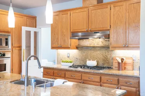 Kitchen - 1244 Pedroncelli Dr, Windsor, CA 95492 photo 5 of 6