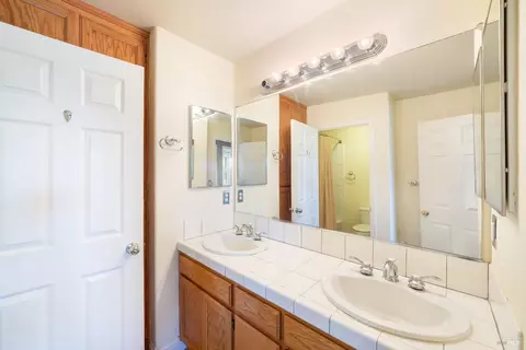 Bath - 1244 Pedroncelli Dr, Windsor, CA 95492 photo 5 of 5