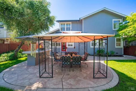 Exterior - 1244 Pedroncelli Dr, Windsor, CA 95492 photo 7 of 11