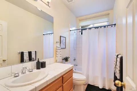 Bath - 1244 Pedroncelli Dr, Windsor, CA 95492 photo 1 of 5