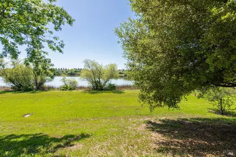 Exterior - 2917 Lakefront Ct, Fairfield, CA 94533 photo 8 of 13