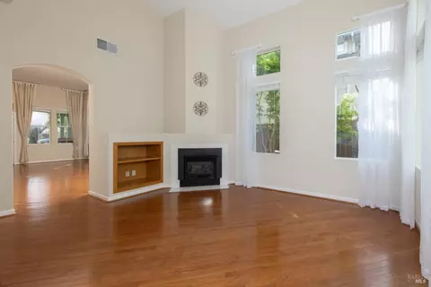 Living - 2917 Lakefront Ct, Fairfield, CA 94533 photo 6 of 6