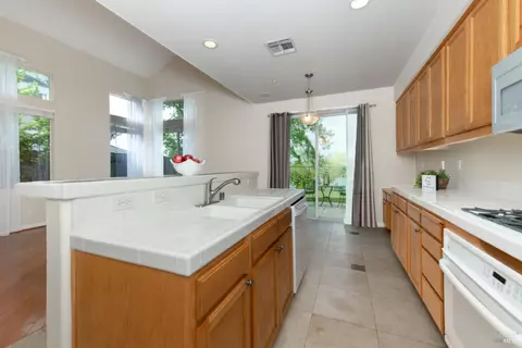 Kitchen - 2917 Lakefront Ct, Fairfield, CA 94533 photo 4 of 4