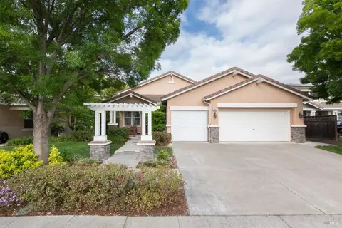 Exterior - 2917 Lakefront Ct, Fairfield, CA 94533 photo 3 of 13