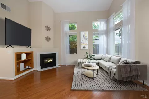Living - 2917 Lakefront Ct, Fairfield, CA 94533 photo 4 of 6
