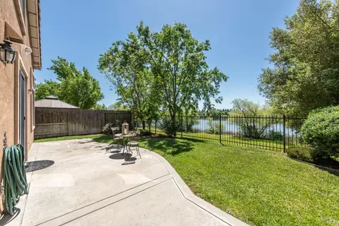 Exterior - 2917 Lakefront Ct, Fairfield, CA 94533 photo 2 of 13