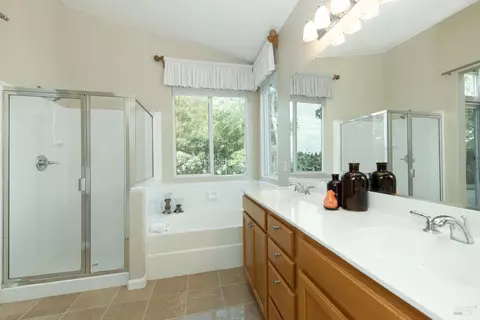 Bath - 2917 Lakefront Ct, Fairfield, CA 94533 photo 3 of 5