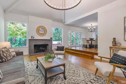 8 Esquire Ct, Novato, CA 94949