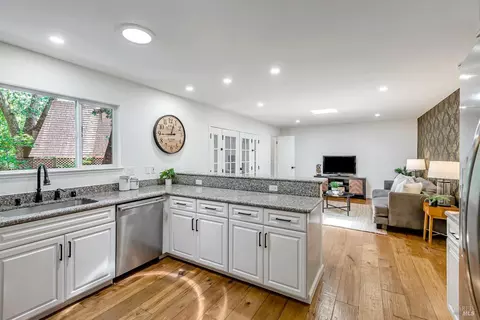 8 Esquire Ct, Novato, CA 94949 photo 12