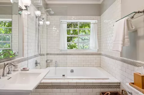 Bath - 150 Eldridge Ave, Mill Valley, CA 94941 photo 4 of 4