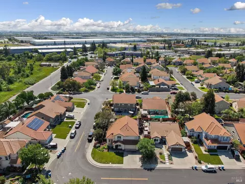 View/Area - 836 Kells Cir, Vacaville, CA 95688 photo 3 of 5