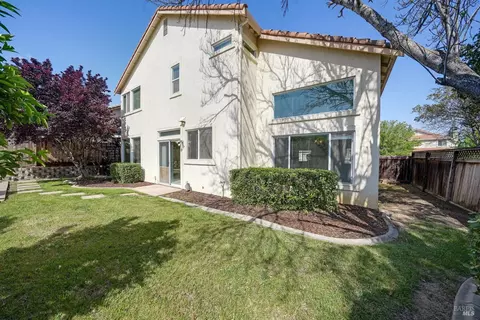 Exterior - 836 Kells Cir, Vacaville, CA 95688 photo 6 of 11