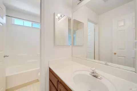 Bath - 836 Kells Cir, Vacaville, CA 95688 photo 2 of 4
