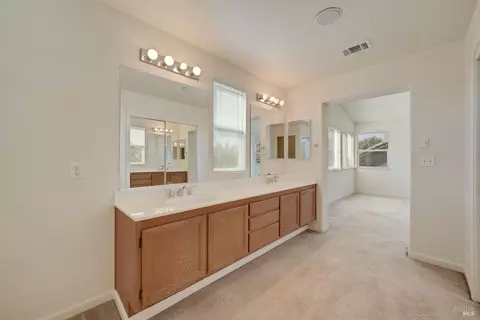 Bath - 836 Kells Cir, Vacaville, CA 95688 photo 4 of 4