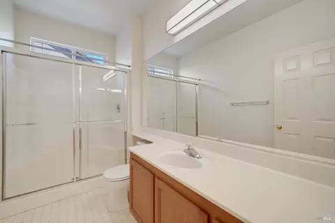 Bath - 836 Kells Cir, Vacaville, CA 95688 photo 1 of 4