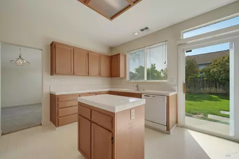 Kitchen - 836 Kells Cir, Vacaville, CA 95688 photo 2 of 3